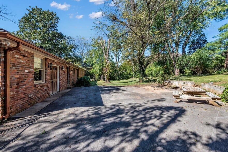 Building Photo - 526 Davidson Rd