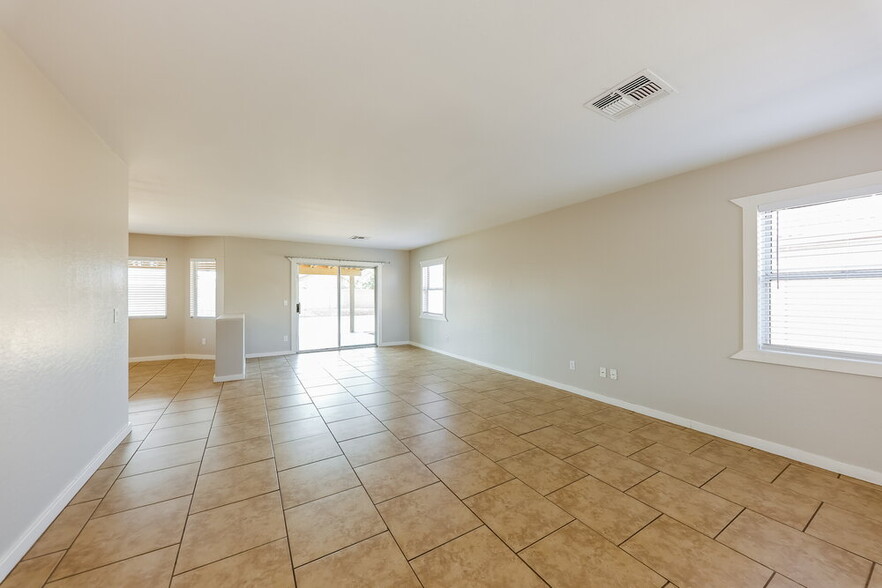 Building Photo - 12605 W Corrine Dr