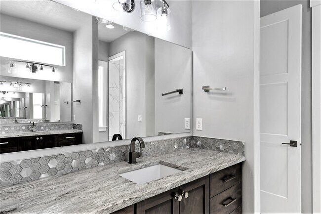 Building Photo - 9042 S La Pampa Way