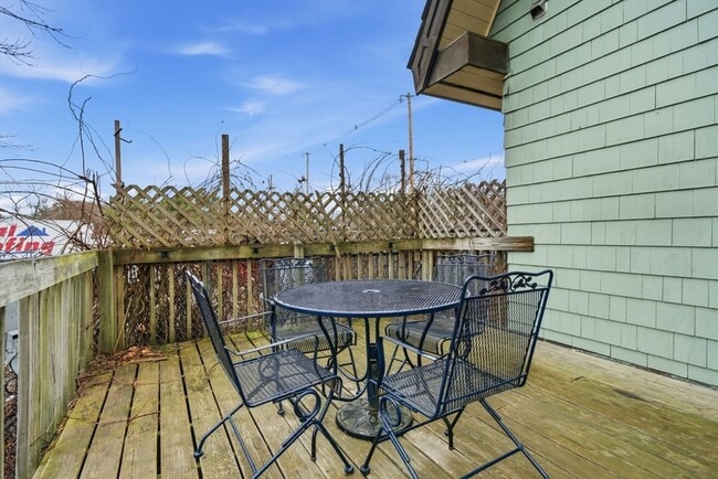 Building Photo - 184 Park St