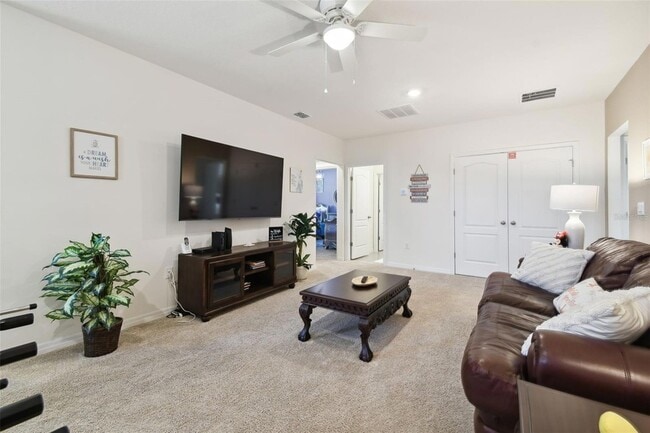 Building Photo - 7704 Oakmoss Loop