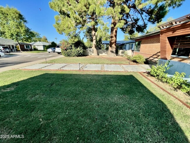 Building Photo - 1520 W Berridge Ln