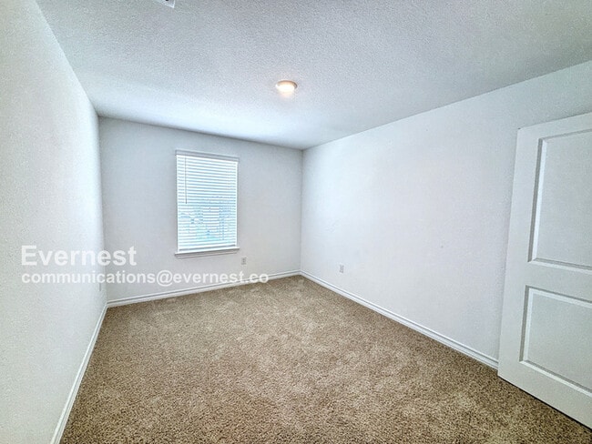 Building Photo - 2907 Bronx Dr