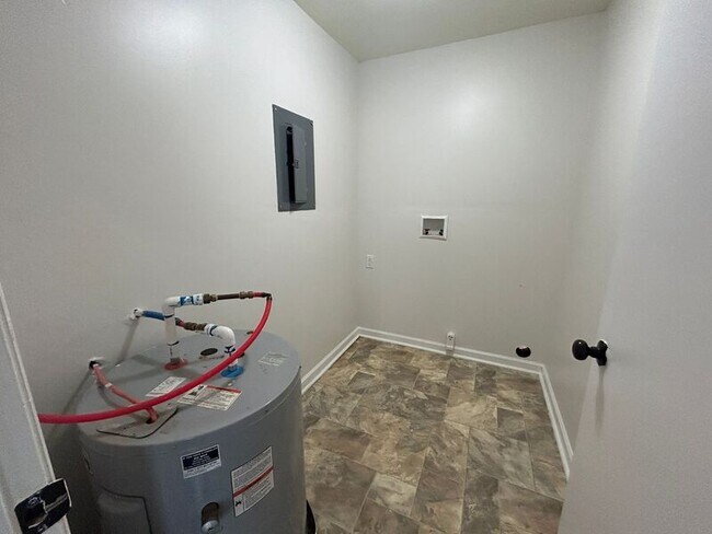 Building Photo - 2911 Circle Dr