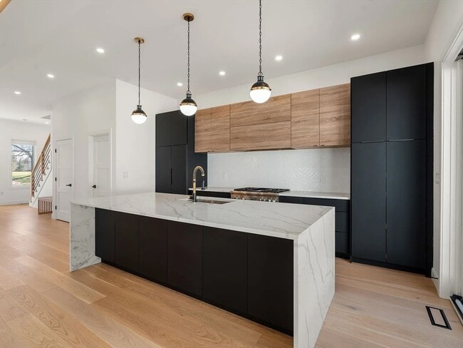 Building Photo - 114 Church St