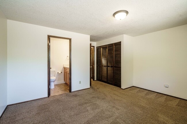 Building Photo - GREAT LOCATION!!! Single Level 3 bedroom 2...