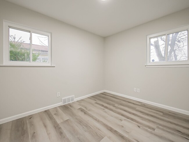 Building Photo - AVAILABLE NOW! Charming 3-Bedroom Home in Prime Pontiac Location