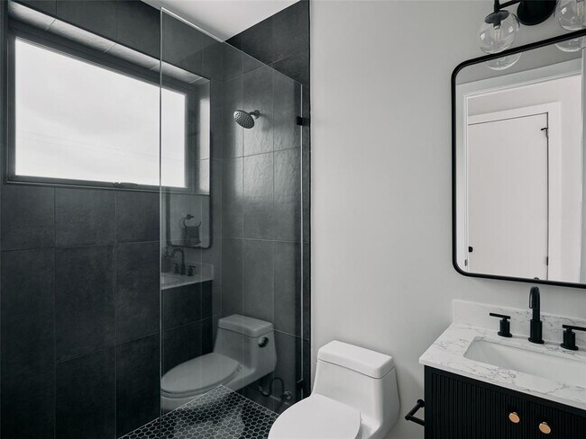 Building Photo - 412 Kemp St