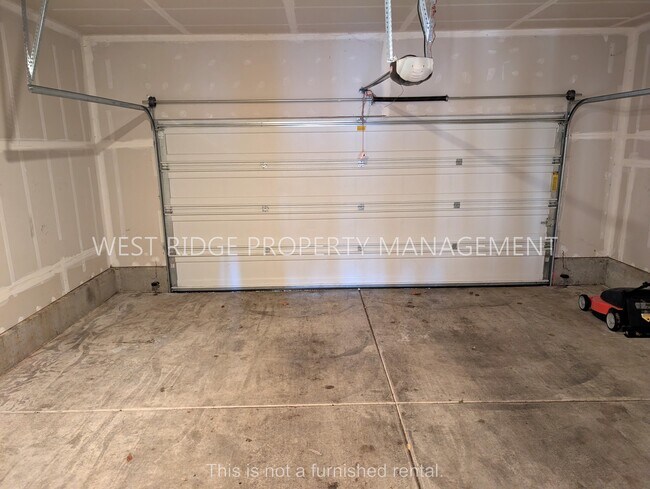 Building Photo - 13655 SW King Lear Way