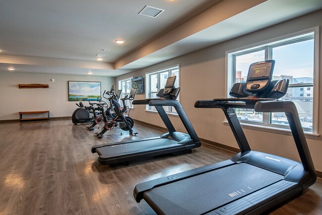 Building Photo - 2023 N Broadmoor Ave