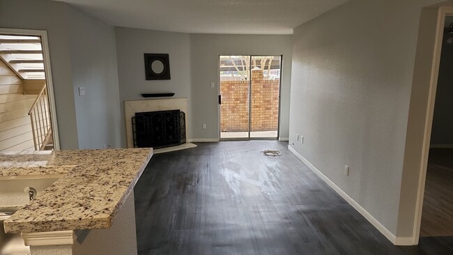 Building Photo - 11201 Lynbrook Dr