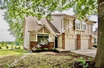 Building Photo - Wonderful 3 Bed 1.5 Bath Town Home in Overland park-Available in SEPTEMBER!!
