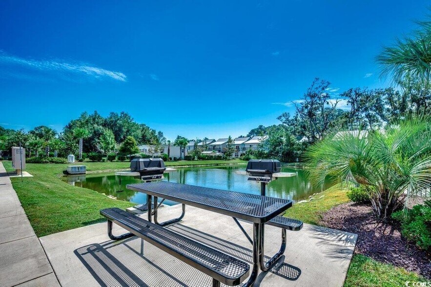 Gas grills on site with wonderful pond views - 144 Puffin Dr