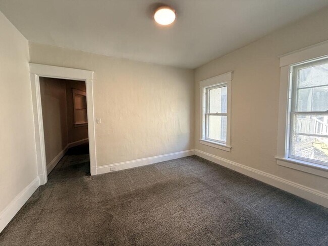 Building Photo - 322 Taylor Ave