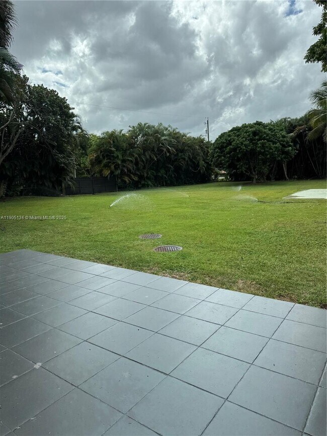 Building Photo - 11811 NW 5th Ct