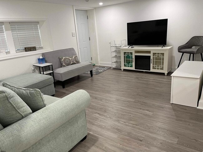 Building Photo - 3 S Richards Ave