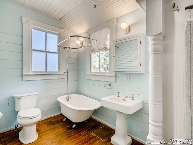 Building Photo - 545 Willow Ave
