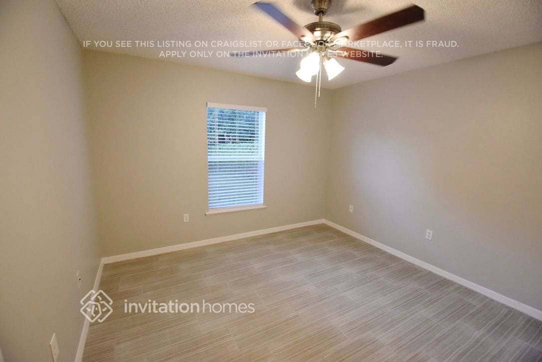 Building Photo - 5740 Oakwood Knoll Dr