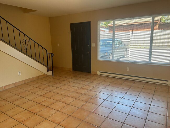 Building Photo - Spacious Townhouse-Style Condo with Patio! W/S/G included