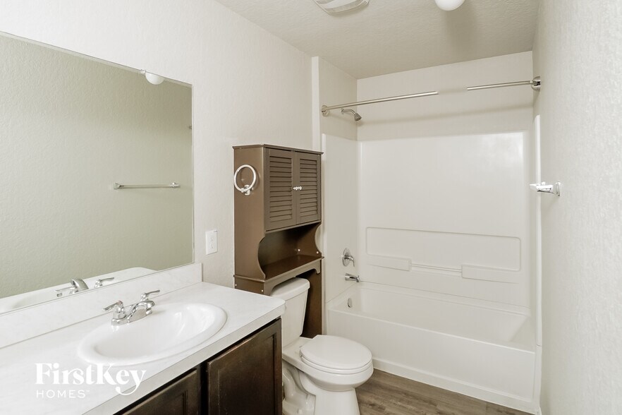 Building Photo - 1936 Heather Glen Dr