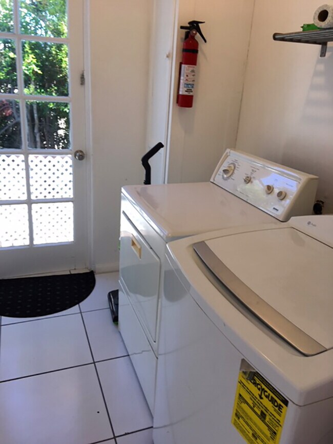 Laundry Room - 3261 Military Ave
