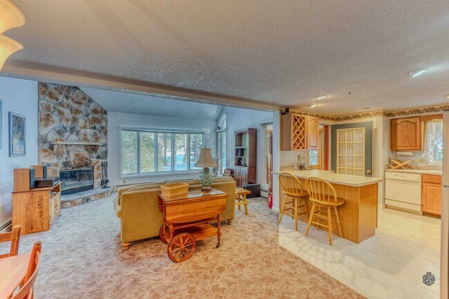 Building Photo - 102 Longfellow Dr