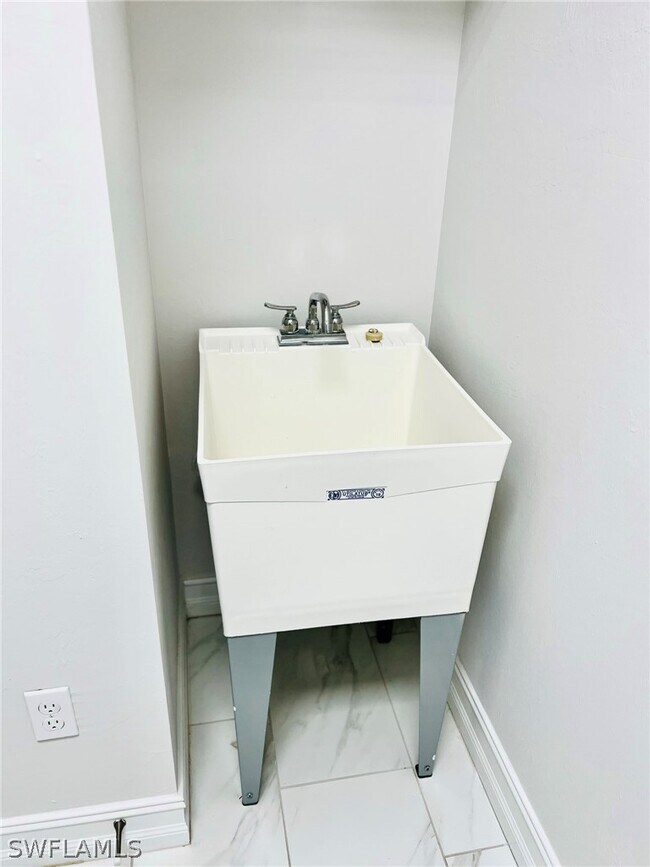 Building Photo - 7841 Bristol Cir