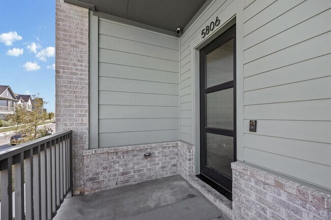 Building Photo - 5806 Rangeland Rd