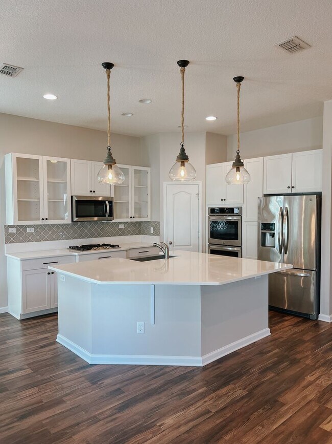 Building Photo - Updated Eagle Harbor Home with Preserve Views