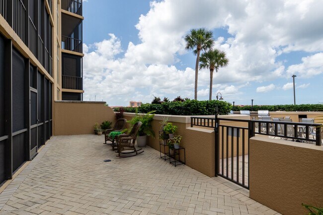 Building Photo - TURNKEY FURNISHED EXECUTIVE RENTAL IN BURN...