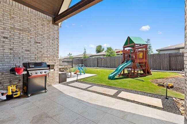 Building Photo - 1608 Carmine Dr