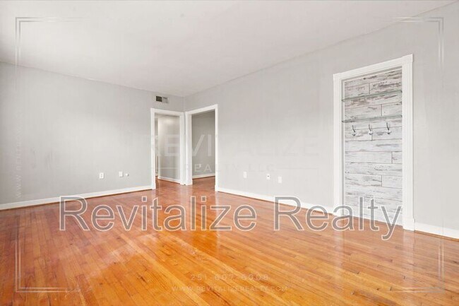 Building Photo - 214 Upham St