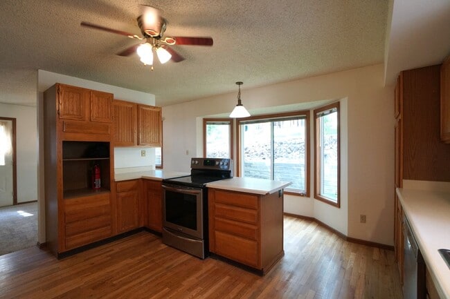 Building Photo - 1155 Popes Valley Dr