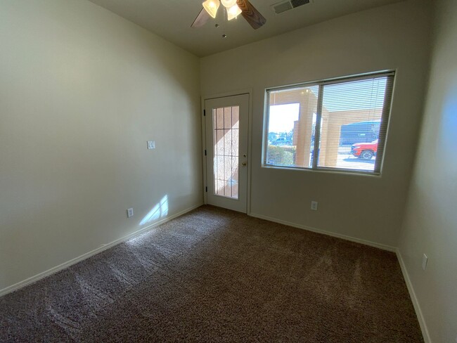 Building Photo - 3 Bedroom Town home Near 4th Street SW & B...