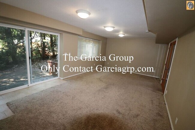Building Photo - 7621 SW 25th Ave