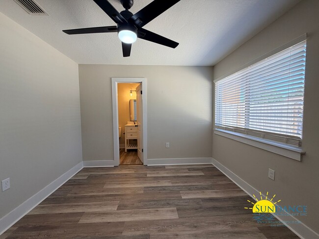 Building Photo - Fully Renovated Cul-de-sac Corner Lot Home in Fort Walton Beach!