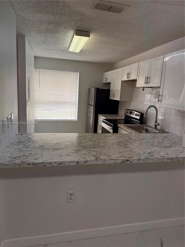 Building Photo - 2272 SW 81st Ave