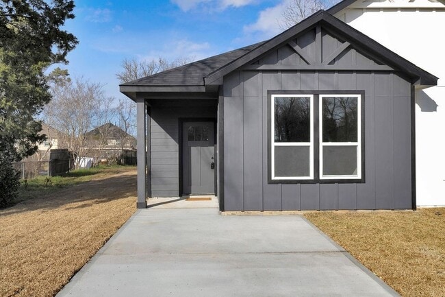 Building Photo - 106 Runnels St