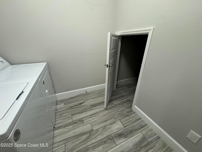 Building Photo - 7103 Vista Hermosa Dr