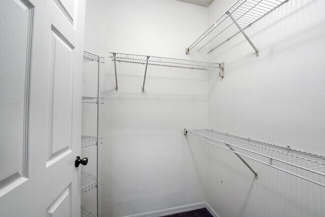 Building Photo - 5024 Lantana Rd