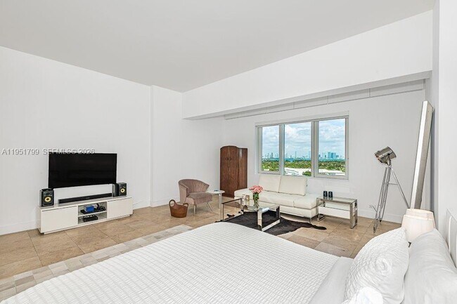 Building Photo - 2301 Collins Ave