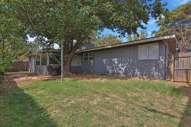 Building Photo - 2007 68th St