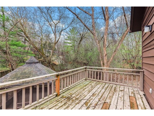 Building Photo - 5880 Christmas Lake Rd