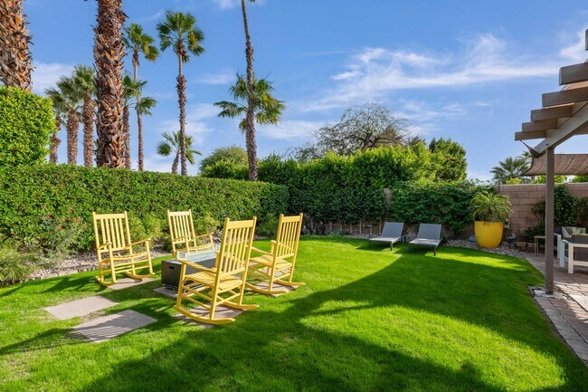 Building Photo - 1289 E Caleta Way