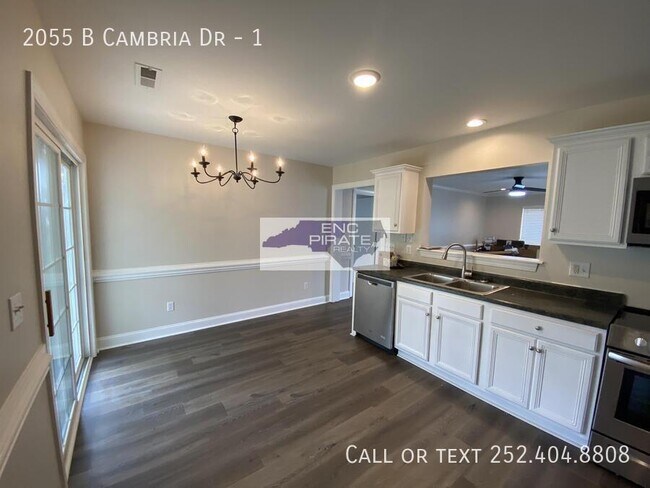 Building Photo - 2055B Cambria Dr