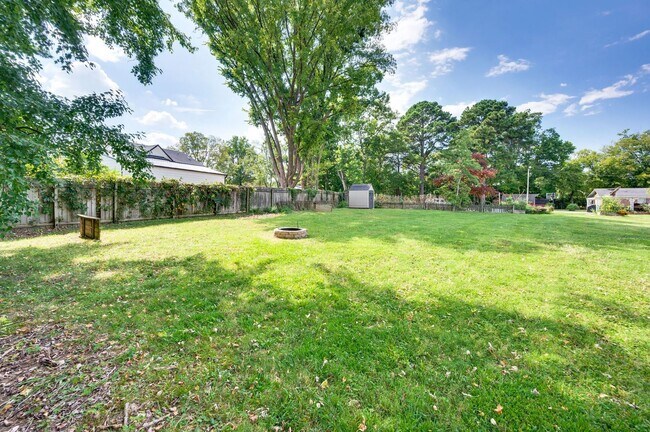 Building Photo - Beautifully Updated 3BR/1.5BA Home in Coveted Caldwell Hall!