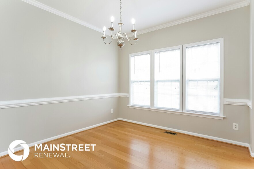 Building Photo - 203 Majestic Oak Dr