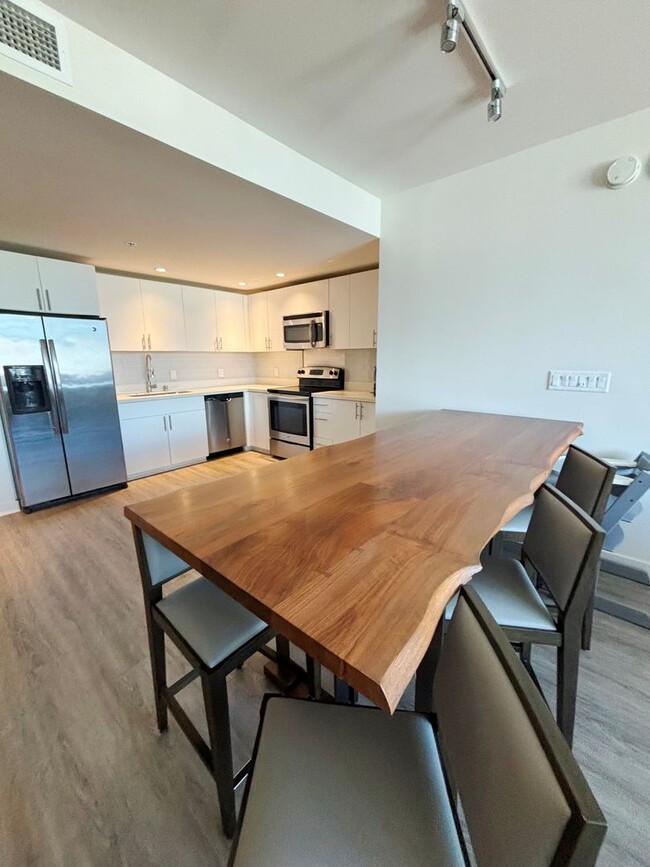 Building Photo - Symphony Honolulu - 2 Bedroom, 2 Bathroom,...