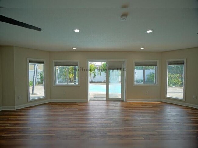 Building Photo - 3-Bedroom Pool Home in St. Pete