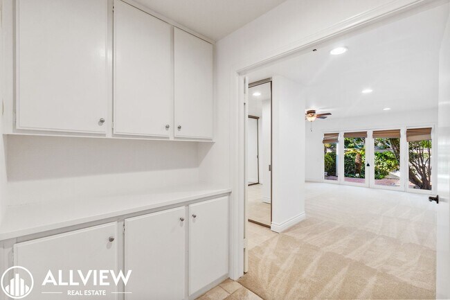 Building Photo - 3 Bedroom, 2 Bath Home Available In Jasmin...